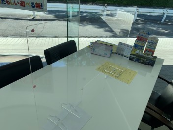 コロナ対策としてアクリル板設置しました！！